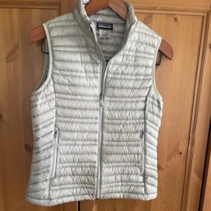 Patagonia puffer vest with goose down. Size Women's small